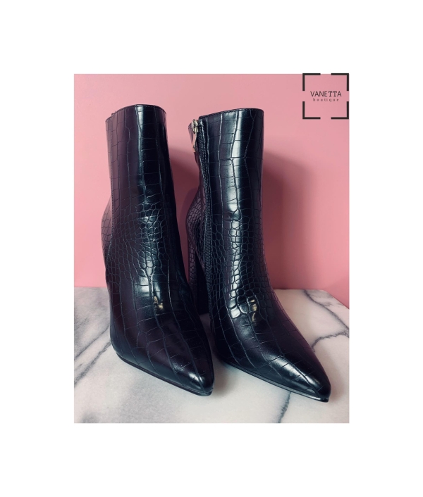 Боти с дебел ток