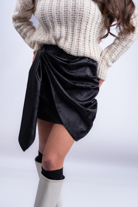 Дамска къса пола,сатен/ черна