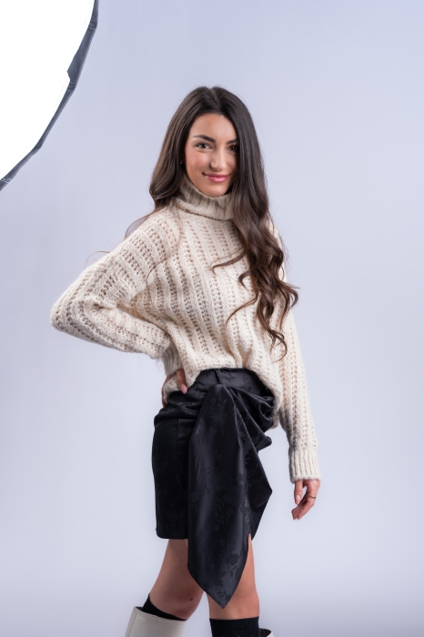 Дамска къса пола,сатен/ черна