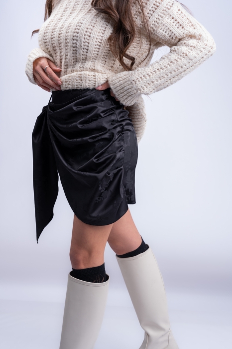 Дамска къса пола,сатен/ черна